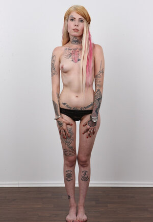 Amateur, Petits seins, Européennes, Blondes, Tatouages