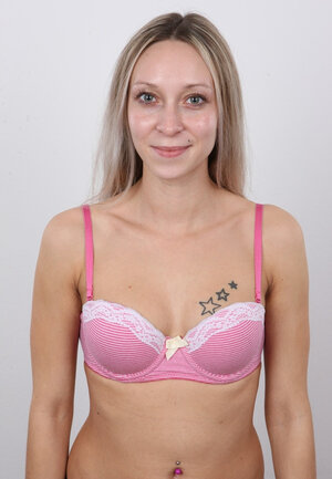 Jeunettes, Amateur, Lingerie, Blondes, Piercings, Tatouages