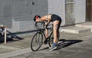 Crusher promises brunette with tattoos to fix the bike and furthermore gets down and dirty her instead