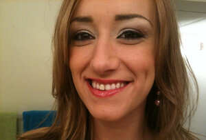 Lascivious Victoria pulls up her top & takes nude selfies in the bathroom