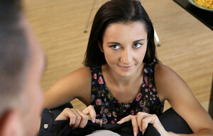 Insane chick doesn't want to eat veggies cos they remind her of stepbrother's penis