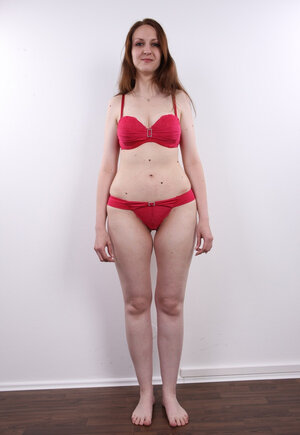 MILF, Ausziehen, Europäisch, Dessous, Brünett