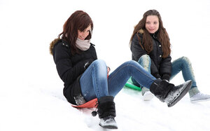 Brünett, Unter freiem Himmel, Jeans, Bekleidet