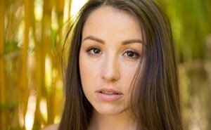 Teenager, Latina, Brünett, Unter freiem Himmel