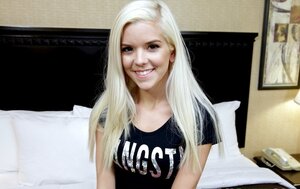 Jeunettes, Blondes, Habillé