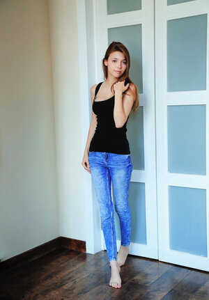 Jeunettes, Déshabillement, Minces, Européennes, Brunettes, Jeans, Habillé