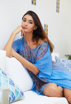 Ausziehen, Dünne, Brünett, Babe, Bekleidet