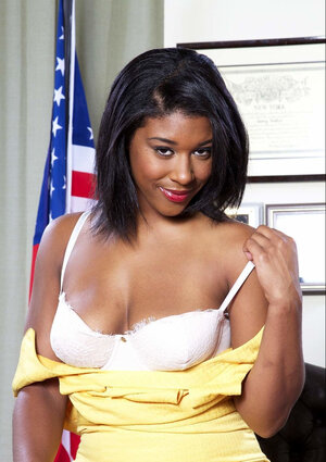 Ausziehen, Schwarze, Brünett, Babe