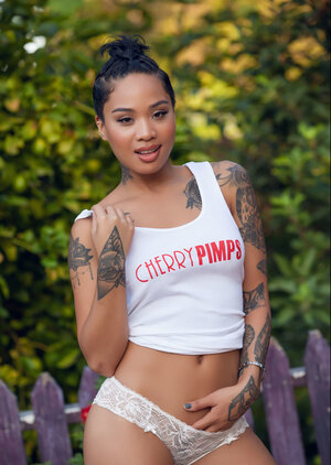 Höschen, Schwarze, Pornostar, Brünett, Tattoo, Babe