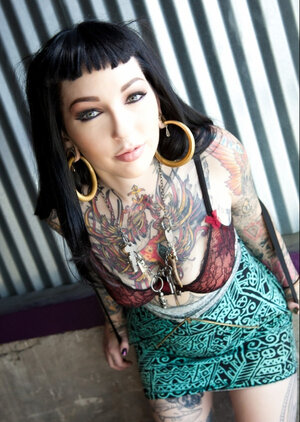 Tattooed brunette with hoop earrings shows how her smooth cunt looks like