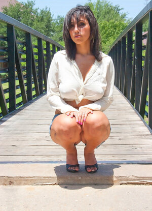 Amateur, Brünett, Unter freiem Himmel, Bekleidet