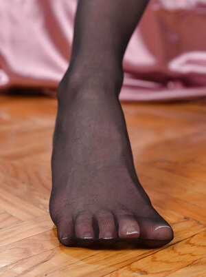 Blonde babe Brookie G plays with her feet and slowly takes pantyhose off