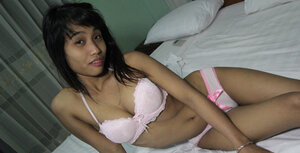 Attractive Philippine babe gets naked to demonstrate naked body for money