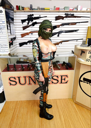 Divisa, Tette Grosse