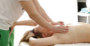 Dilettanti, Tette Piccole, Massaggiatrice