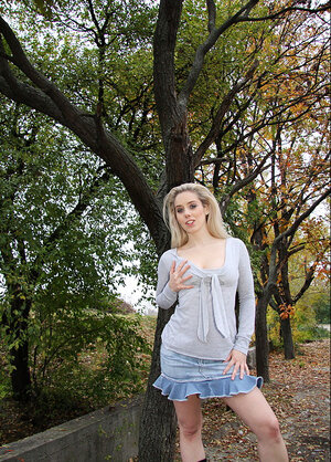 MILF, Dilettanti, Bionde, All’aperto, Gonna, Coperta