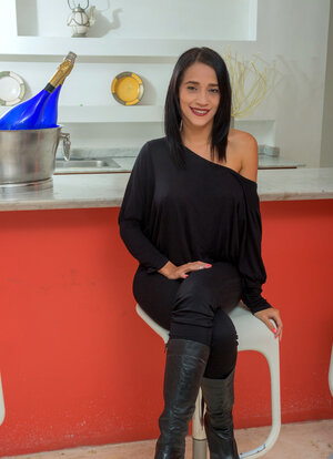 Latino-americane, Brune, Stivali, Coperta