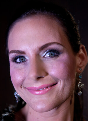 Hot and additionally oily hoe Phoenix Marie is going to be dominated