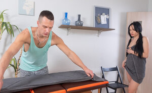 Brune, Massaggiatrice