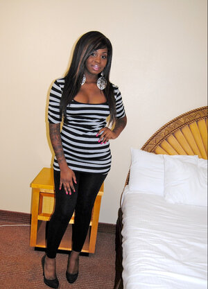 Ragazze Nere, Tacchi Alti, Coperta