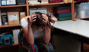 Novias, Oficina, Vestida