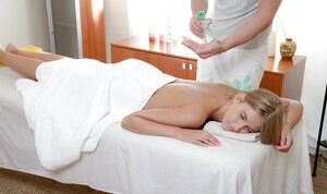 Oliate, Bionde, Massaggiatrice