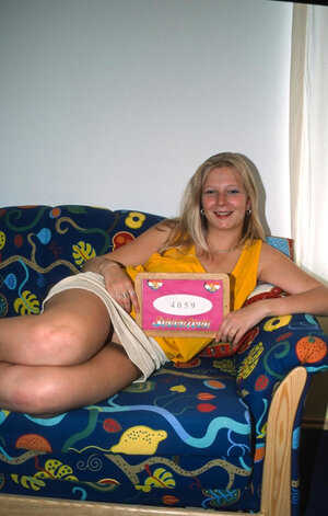 Europeas, Rubias, Vestida