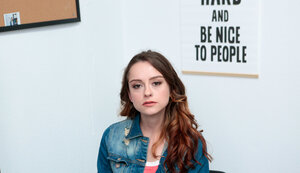 Novias, Oficina, Vestida