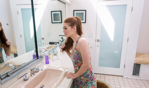 Pelirrojas, Baño, Vestida