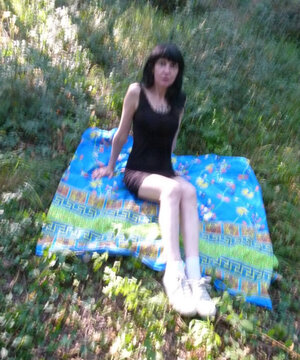 Amateur, Lengua, Vestida