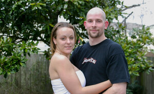 Unter freiem Himmel, Bekleidet