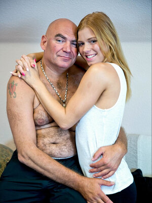 Teenager, Blond, Bekleidet