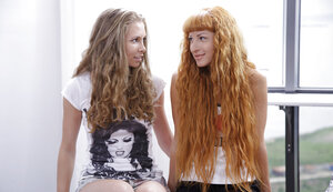 Rothaarige, Bekleidet