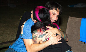 MILF, Unter freiem Himmel, Tattoo, Bekleidet