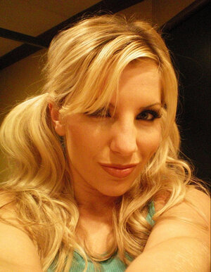 Ashley Fires reveals her love bubbles and plus pussy behind the scenes