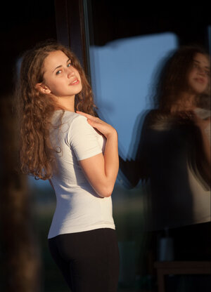 Wand alsoa A exposes her hirsute snatch and also her nice ass after unclothing