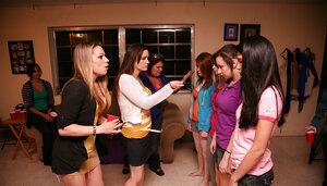 Lesbisch, Blond, Brünett, Party, Bekleidet