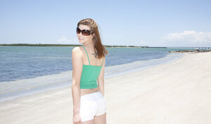 Teenager, Shorts, Unter freiem Himmel, Brillen, Strand, Bekleidet