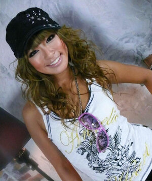 Rumika takes a cum eruption in her mouth during a three-way