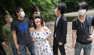 Asiatisch, Japanisch, Gangbang, Unter Freiem Himmel, Bekleidet