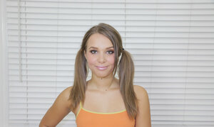 Jovencitas, Novias, Vestida