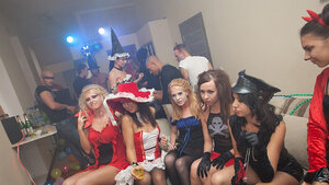 Blondes, Brunettes, Fête, Orgie, Habillé