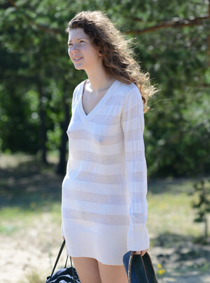 Brunettes, Dehors, Habillé