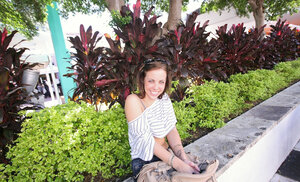 Unter Freiem Himmel, Bekleidet