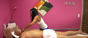 Asiatisch, Masseurin, Bekleidet