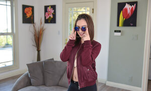 Lily Jordan plays with vag after slipping off yoga pants