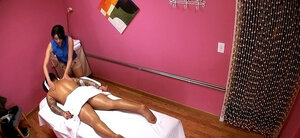 Asiatiche, Massaggiatrice, Coperta